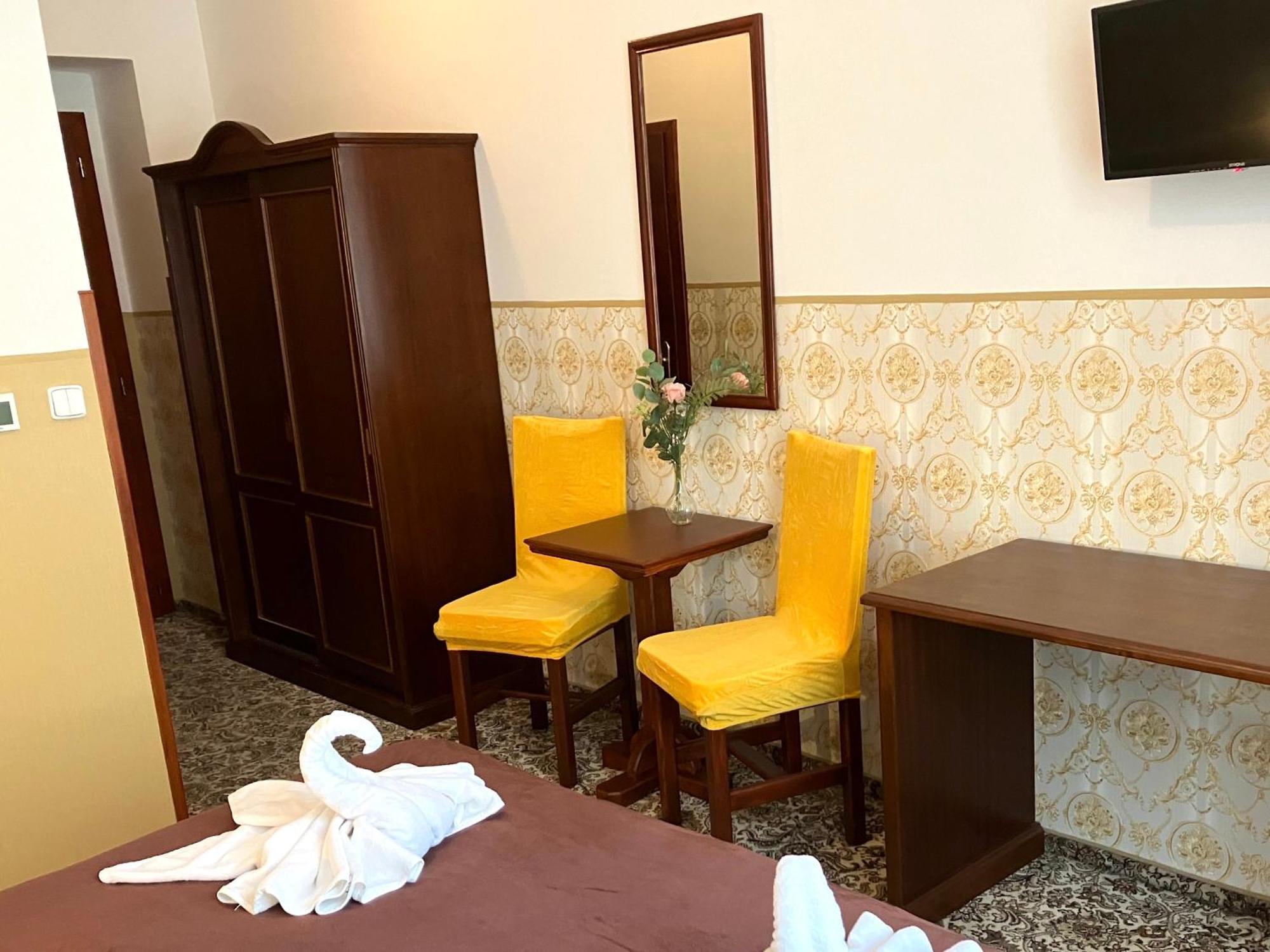 Double or Twin Room,1590347777:JPEG